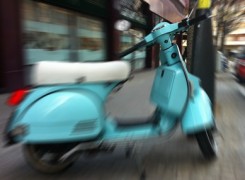 Petit_130315_vespa_tuset_577